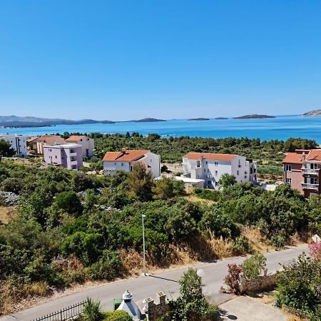 Apartment Luka With Balcony, Sea View And Free Parking シベニク エクステリア 写真