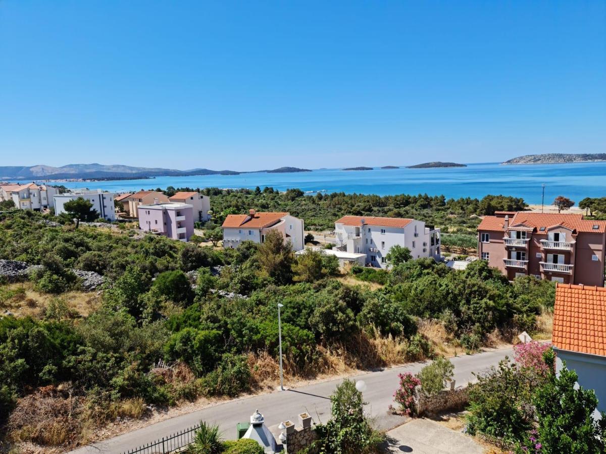 Apartment Luka With Balcony, Sea View And Free Parking シベニク エクステリア 写真