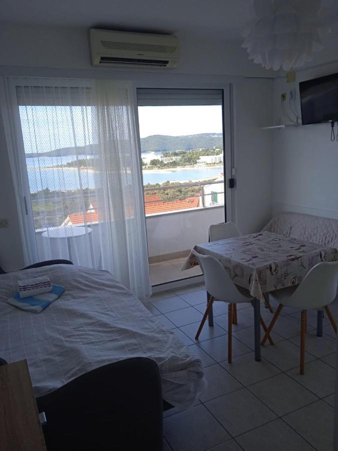 Apartment Luka With Balcony, Sea View And Free Parking シベニク エクステリア 写真