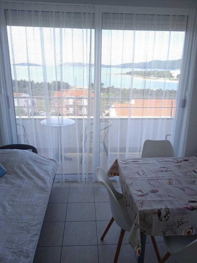 Apartment Luka With Balcony, Sea View And Free Parking シベニク エクステリア 写真